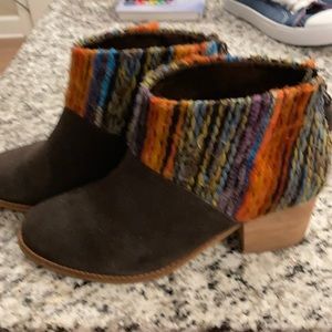 Women’s TOM’S suede chocalate booties